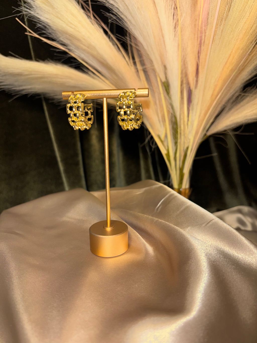 Double Chain Huggies