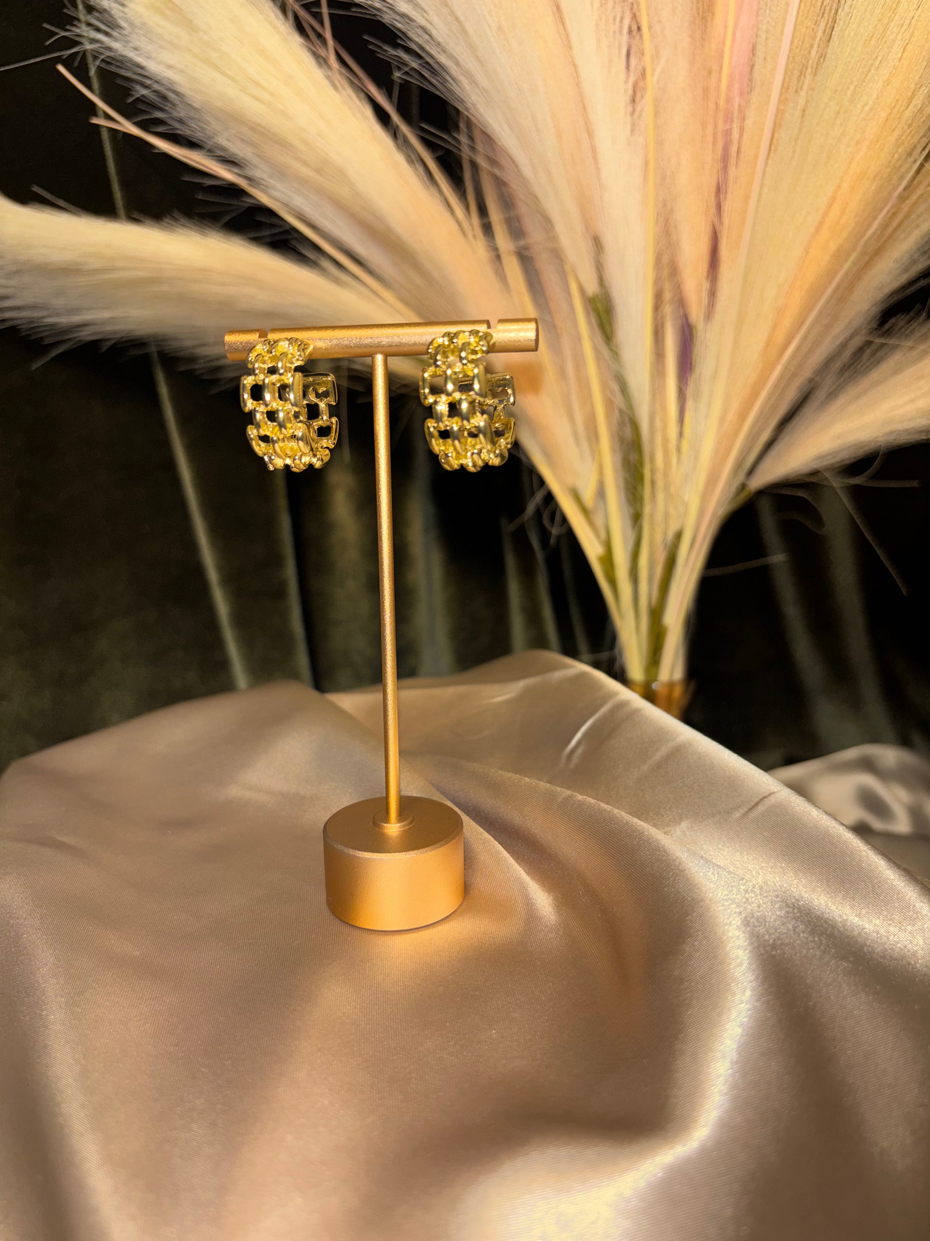 Double Chain Huggies