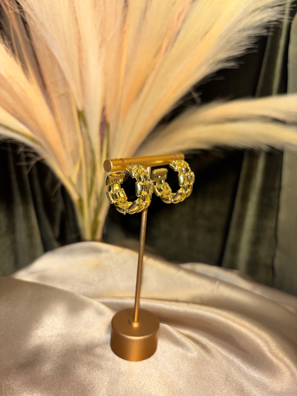 Double Chain Huggies