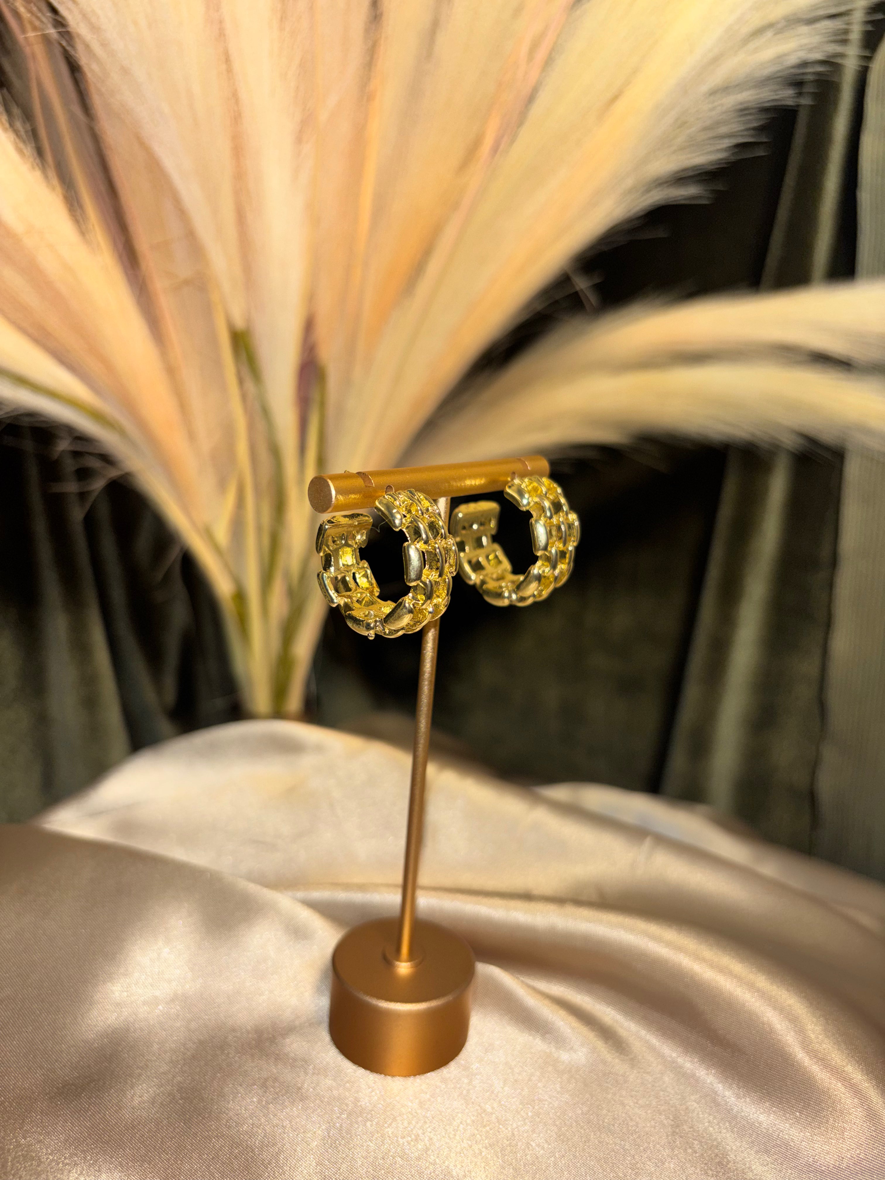 Double Chain Huggies